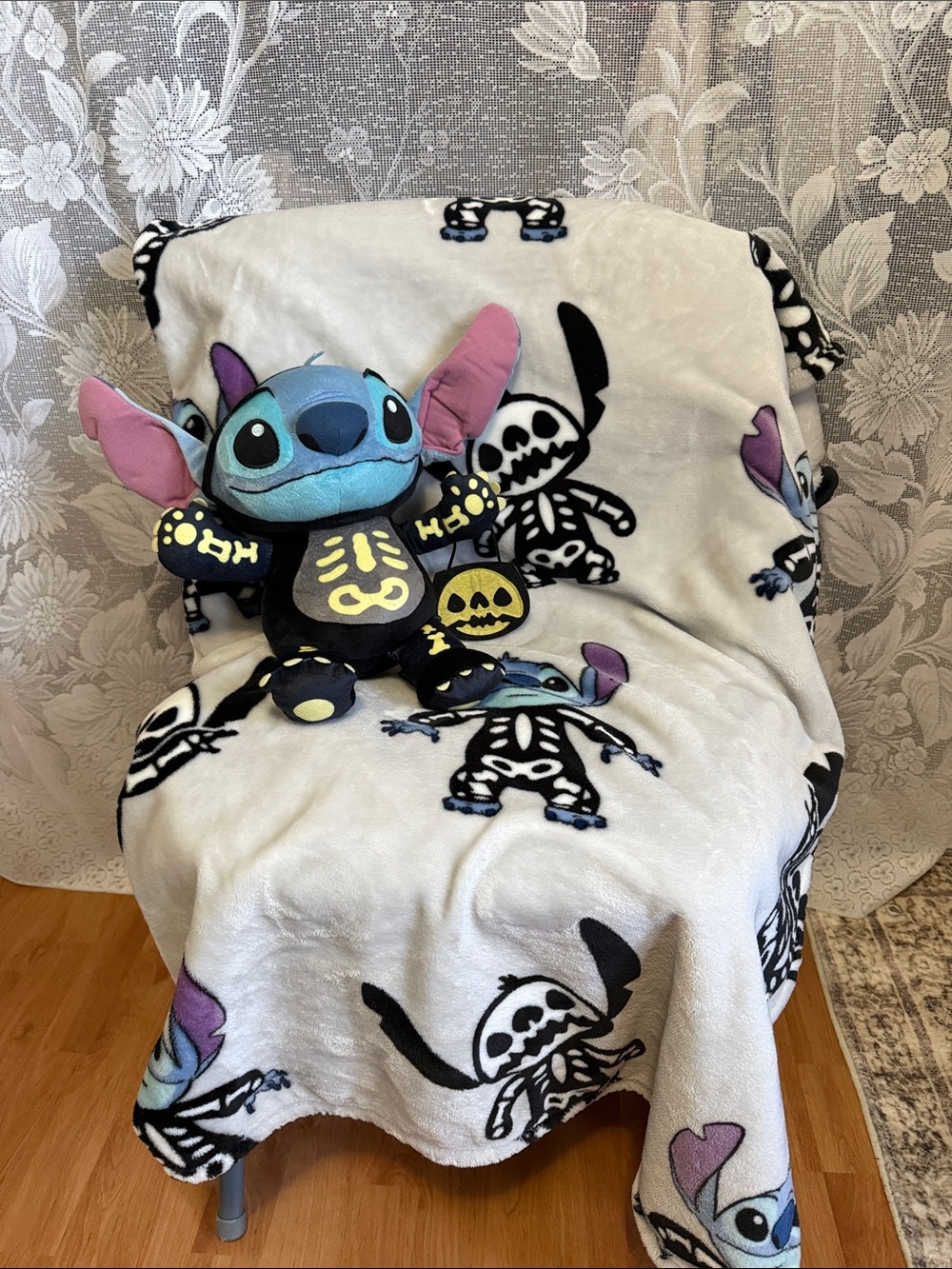 Disney Halloween Skeleton Stitch and blanket set 💀 💙 👻